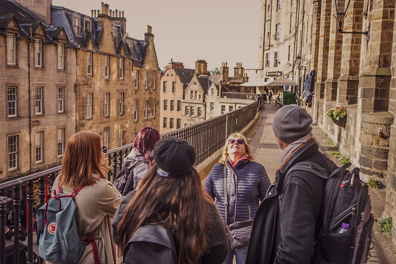 roteiro escocia irlanda outlander medieval market 4