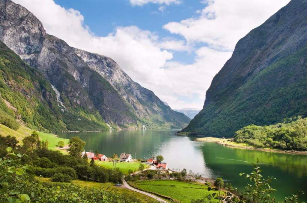 roteiro-noruega-firodes-alesund-bergen-flam-geiranger
